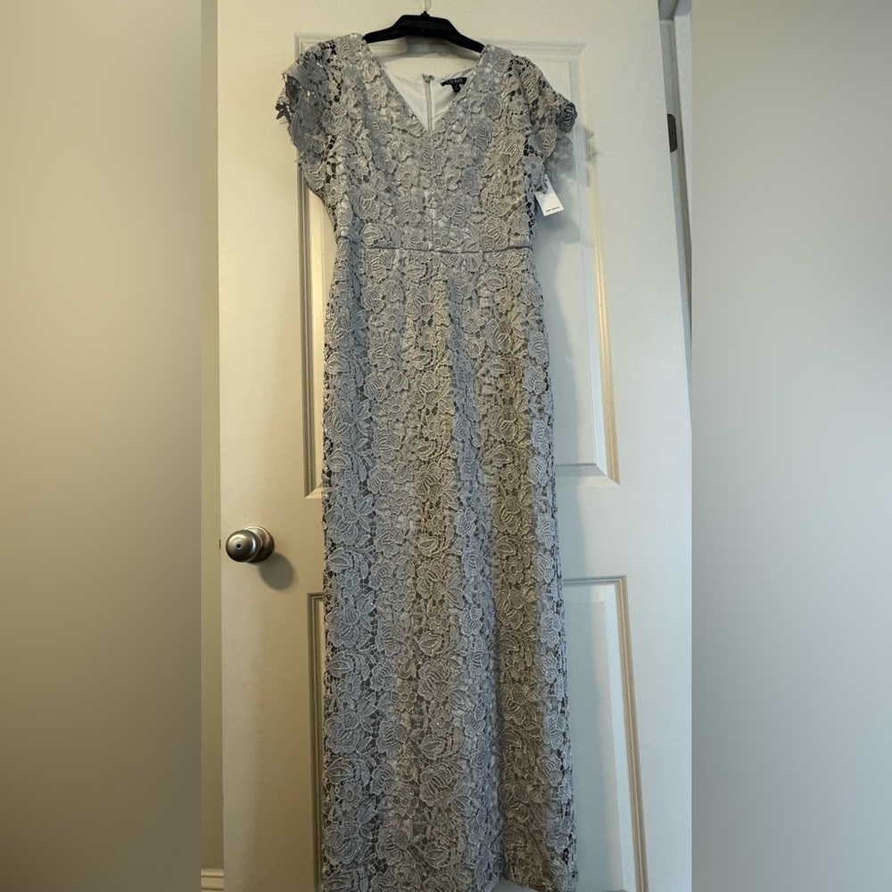 Beautiful & Elegant Silver Party Evening Gown Lauren Ralph Size 10 NWT Formal